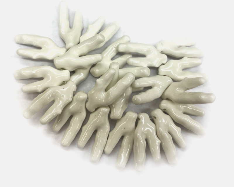 Бусины керамические лапки цвет белый размер бусины около 40-50мм
