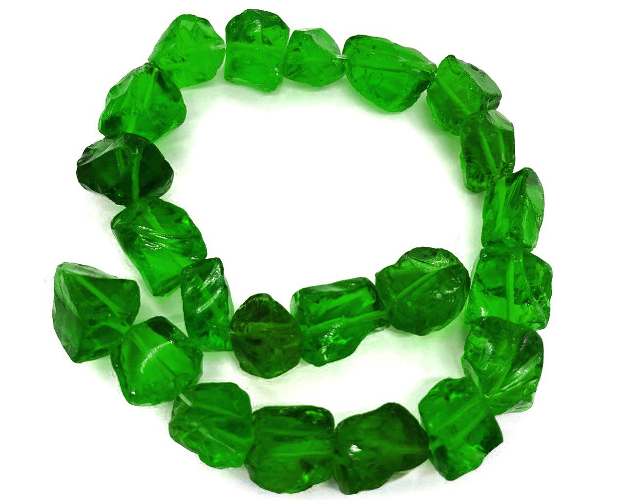 Аква-кварц необработанный цвет зеленый средний размер бусин 14*21мм
