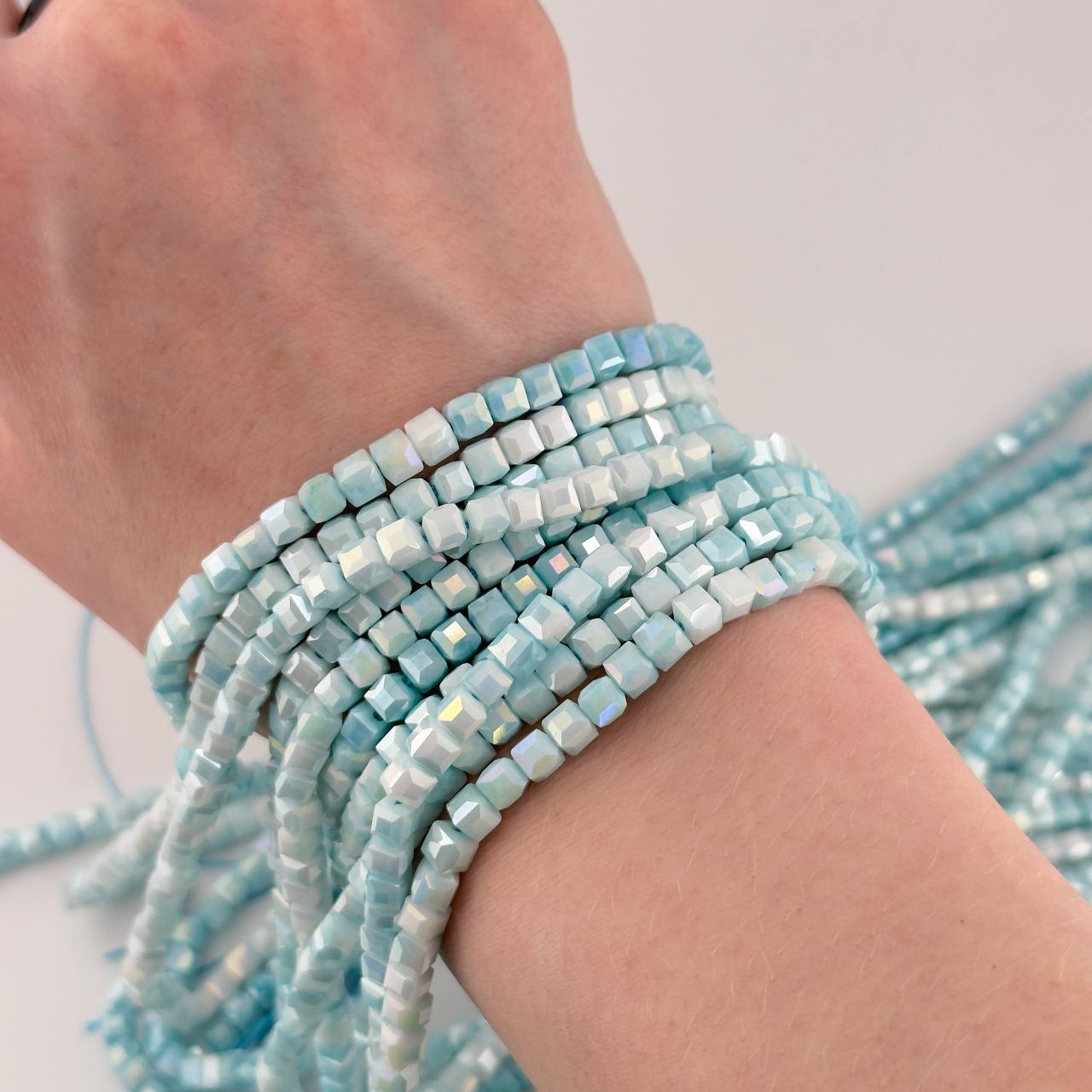 Чешское стекло размер 4мм цвет голубой