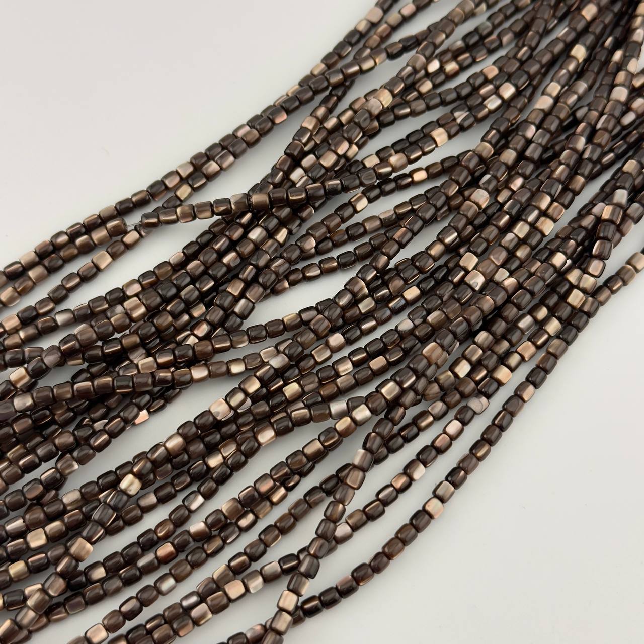 Перламутр коричневый размер бусин 3мм натуральный камень